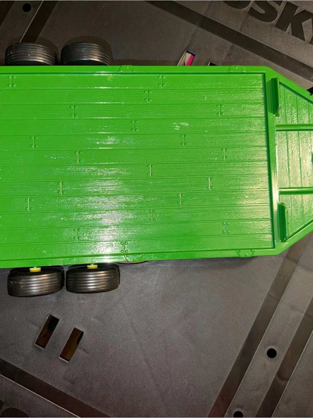 John Deere ERTL die cast 1/16 scale Tandem axle metal trailer